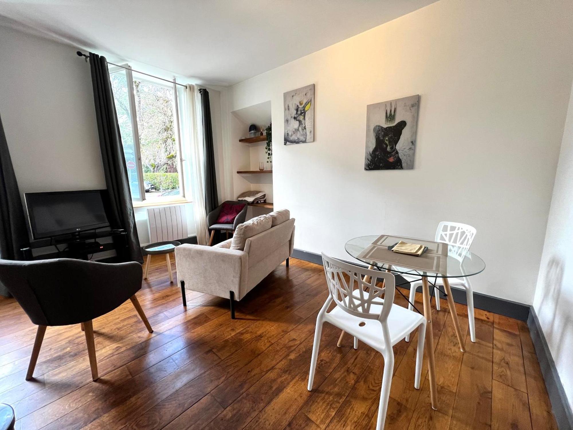 Joli Appartement En Centre Ville Bagnères-de-Bigorre Buitenkant foto