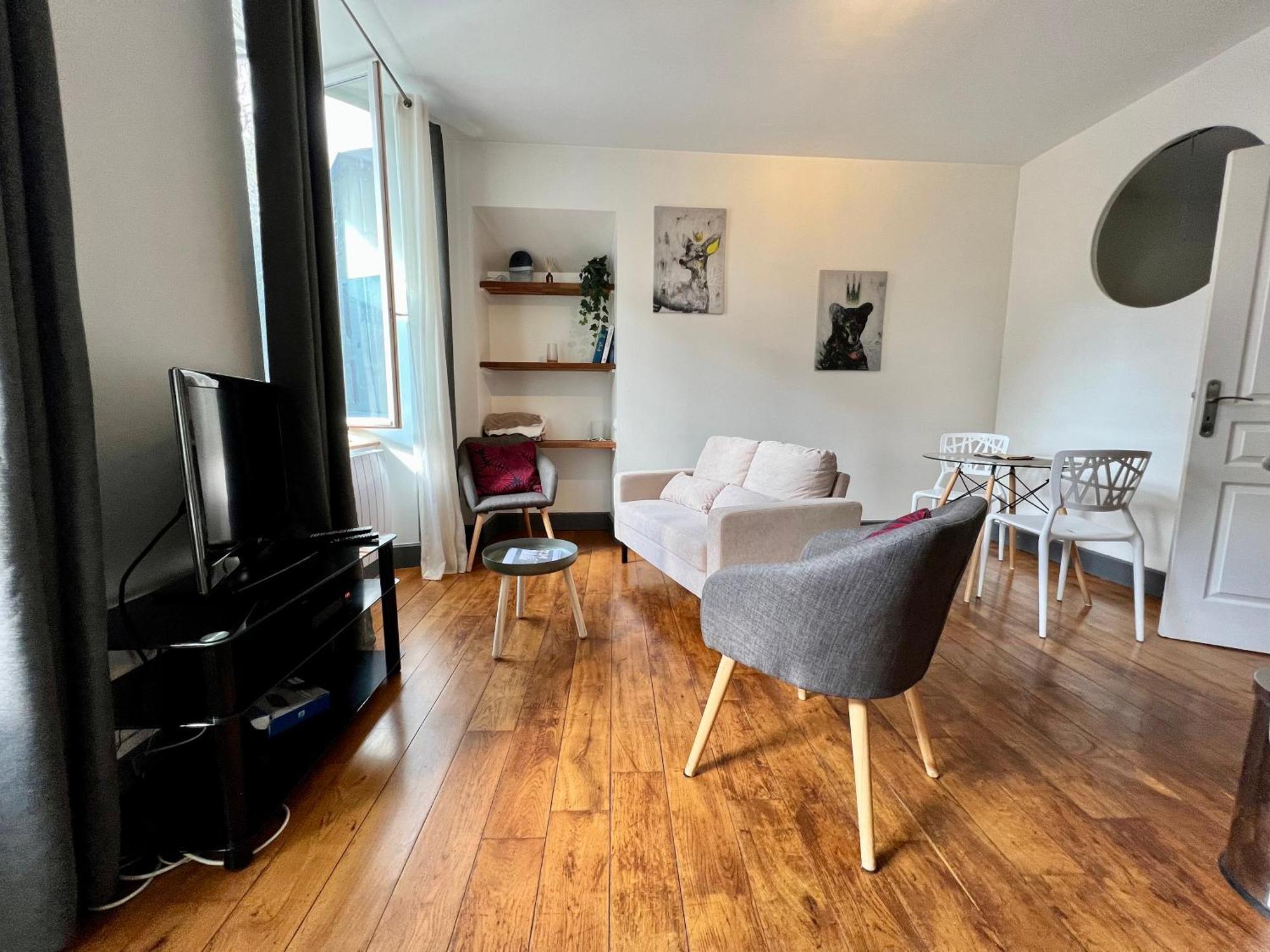 Joli Appartement En Centre Ville Bagnères-de-Bigorre Buitenkant foto